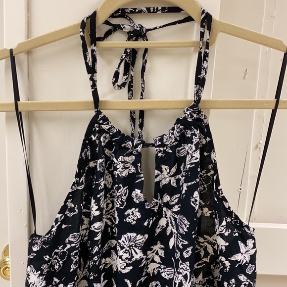 cute low back high neck romper - Picture 5 of 7